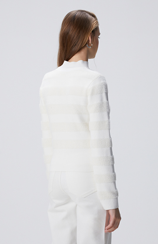 Kırık Beyaz Çizgili Triko Kazak