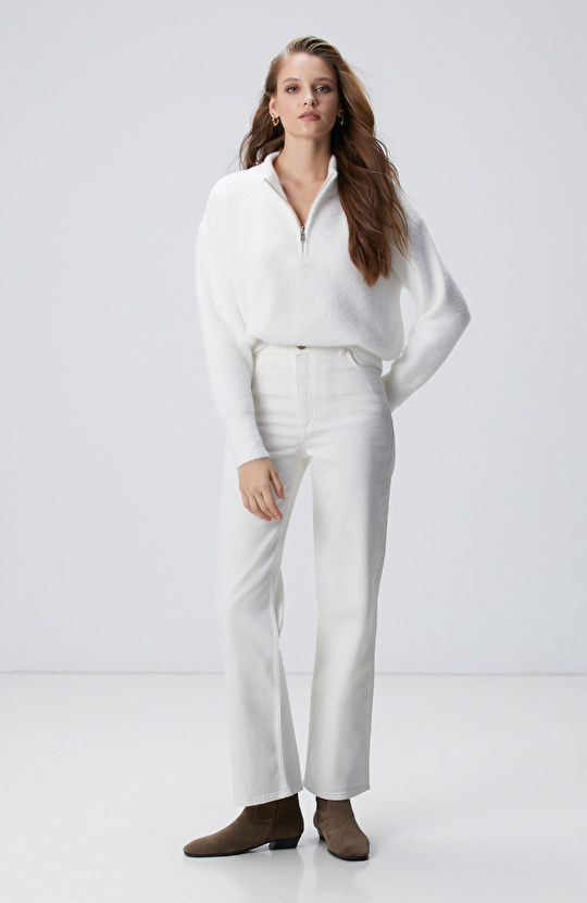 Kırık Beyaz Yumuşak Dokulu Triko Kazak