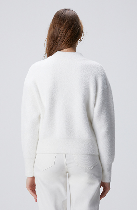 Kırık Beyaz Yumuşak Dokulu Triko Kazak