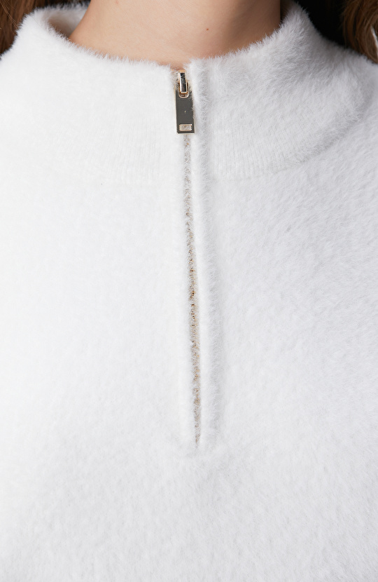 Kırık Beyaz Yumuşak Dokulu Triko Kazak