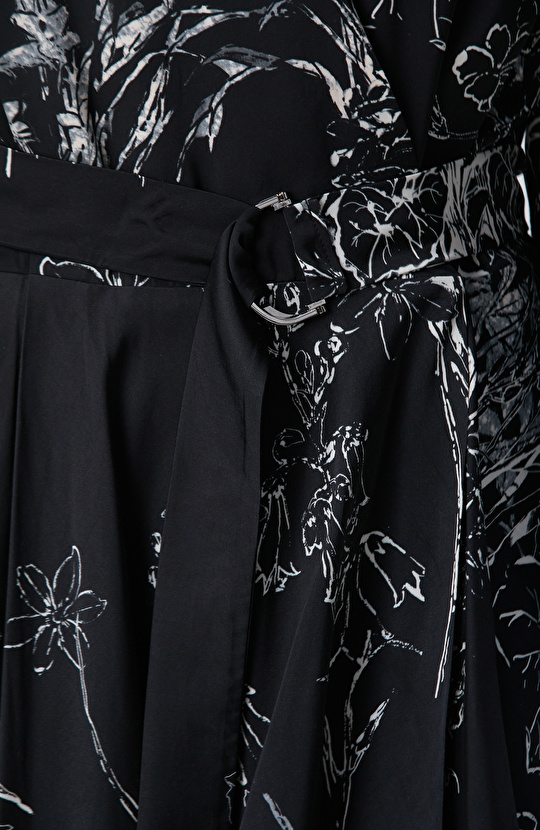 Siyah Kırık Beyaz Elbise