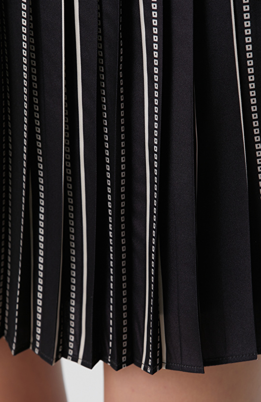 Siyah Desenli Mini Etek