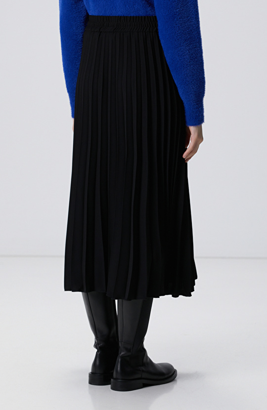 Siyah Piliseli Midi Etek