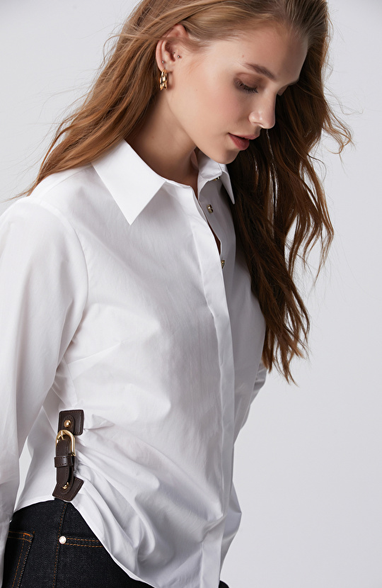 Beyaz Aksesuar Detaylı Gömlek