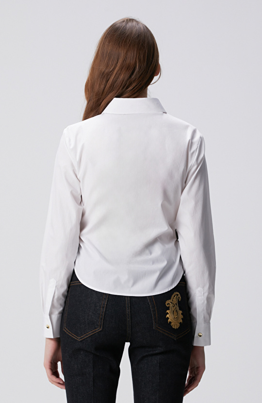 Beyaz Aksesuar Detaylı Gömlek