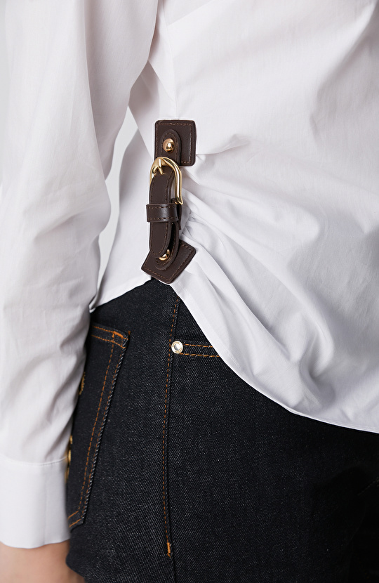 Beyaz Aksesuar Detaylı Gömlek