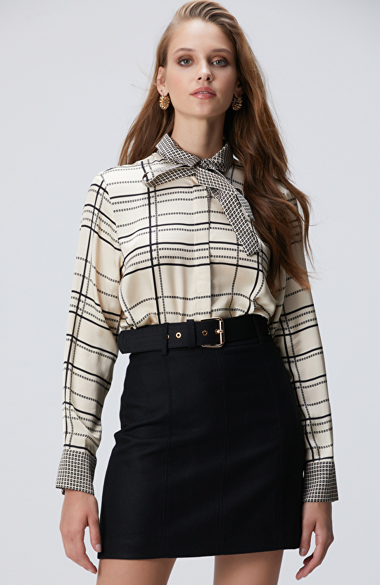 Siyah Kırık Beyaz Desenli Viskon Gömlek Siyah Kırık Beyaz Desenli Viskon Gömlek