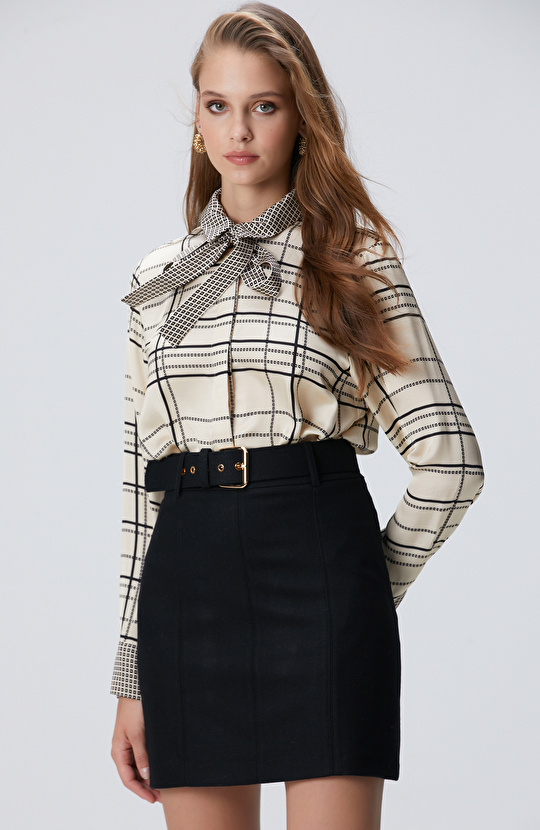 Siyah Kırık Beyaz Desenli Viskon Gömlek