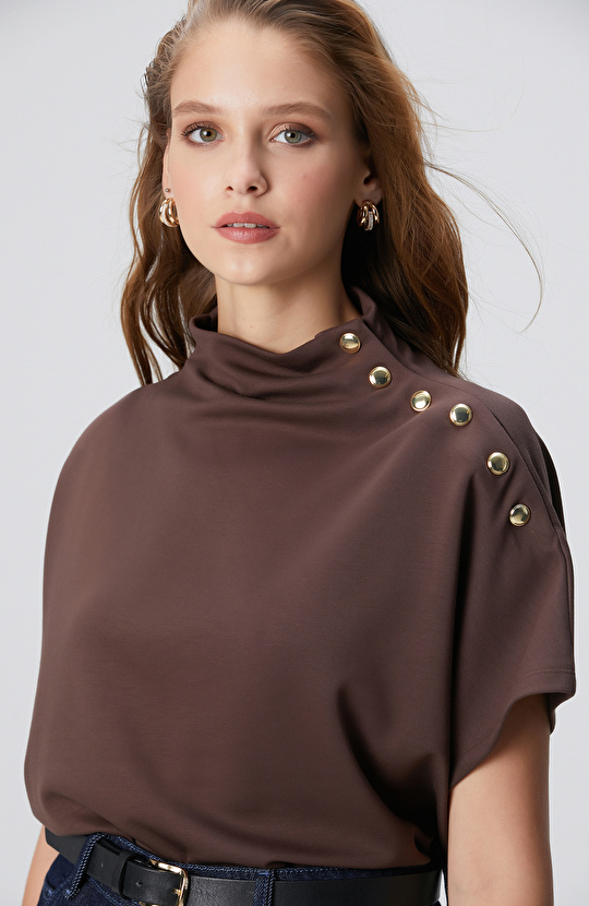 Acı Kahve Çıtçıt Detaylı T-shirt