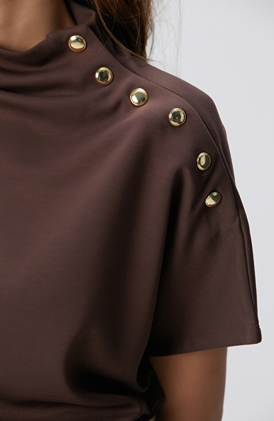 Acı Kahve Çıtçıt Detaylı T-shirt