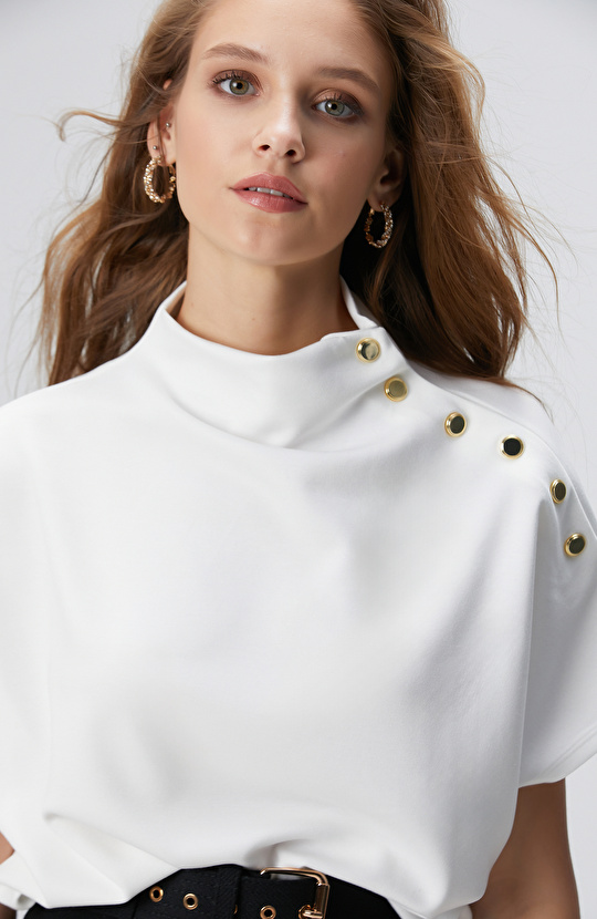 Kırık Beyaz Çıtçıt Detaylı T-shirt