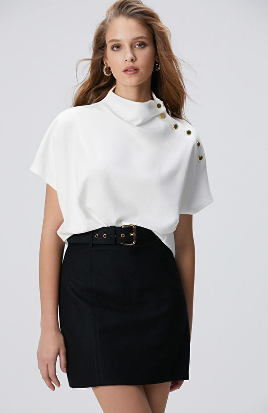 Kırık Beyaz Çıtçıt Detaylı T-shirt