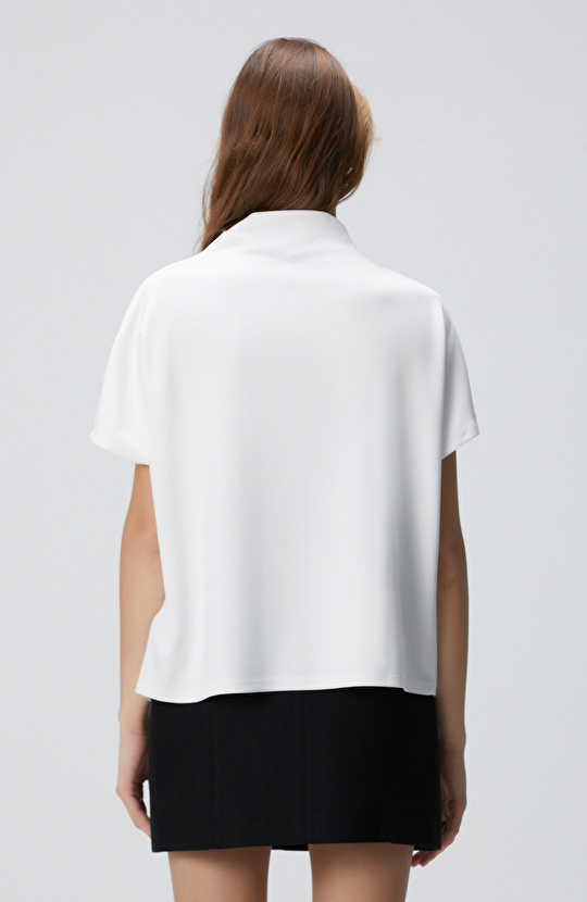 Kırık Beyaz Çıtçıt Detaylı T-shirt