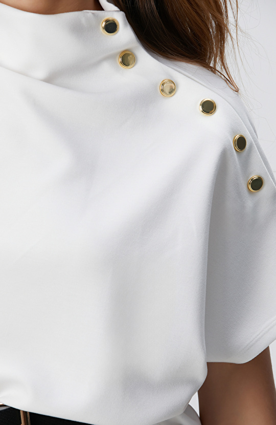 Kırık Beyaz Çıtçıt Detaylı T-shirt