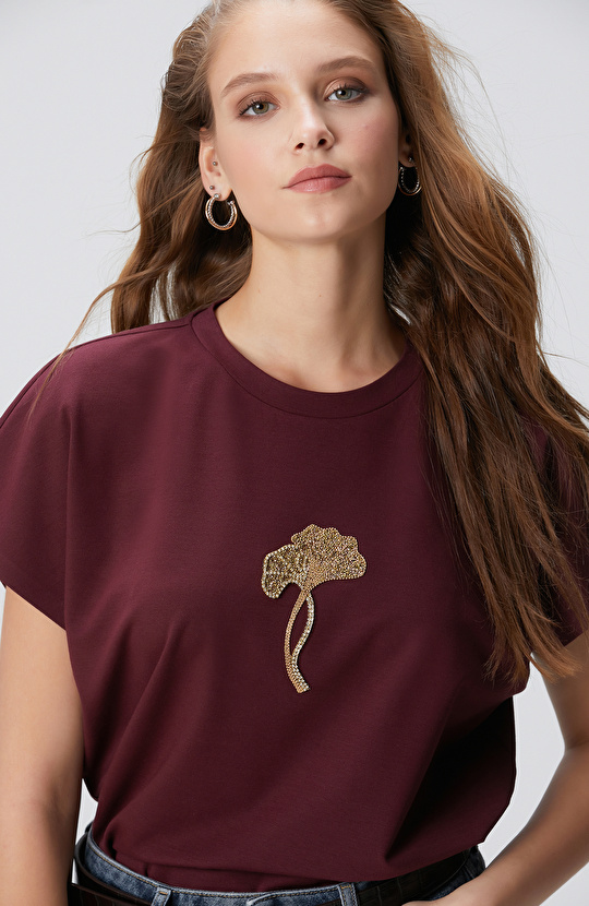 Bordo Çiçek Taş İşlemeli T-shirt