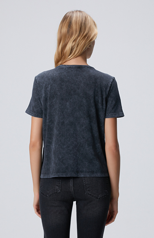 Antrasit Yaka Taş Detaylı T-shirt