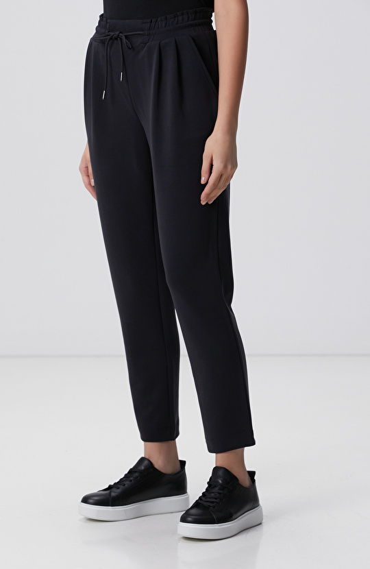 Siyah Dar Paça Modal Karışımlı Eşofman