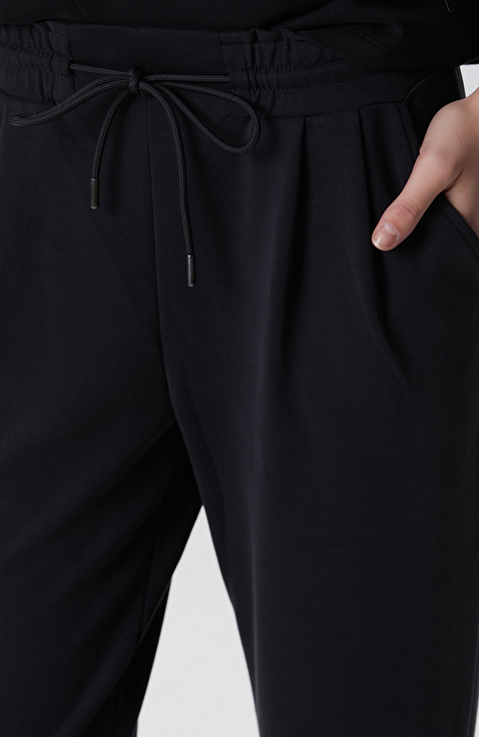 Siyah Dar Paça Modal Karışımlı Eşofman