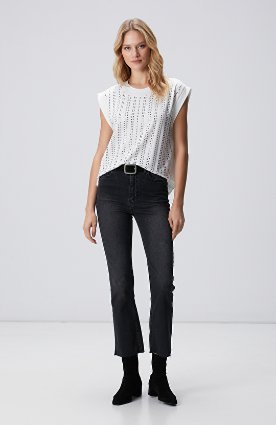 Kırık Beyaz Taş Baskılı T-shirt