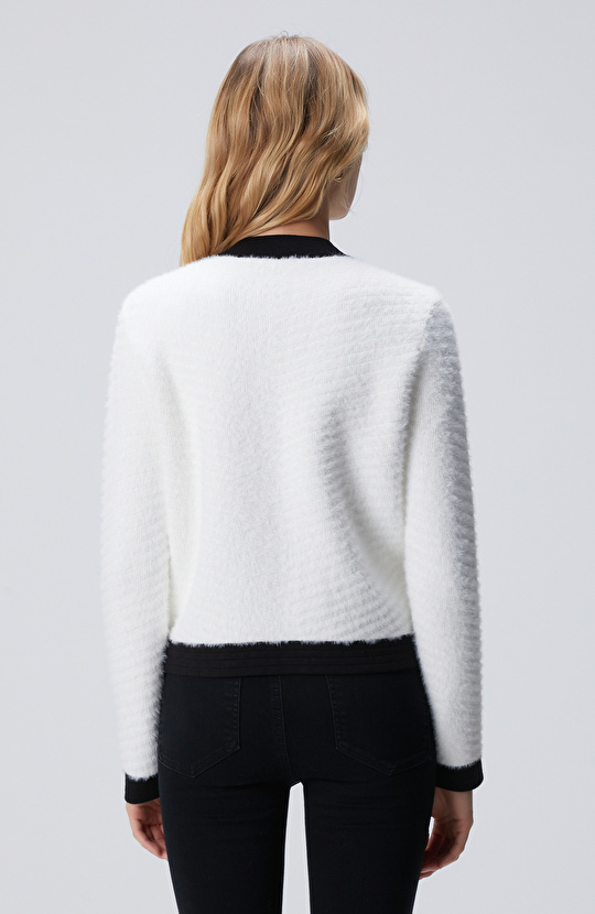 Kırık Beyaz Yumuşak Dokulu Triko Ceket