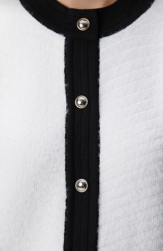 Kırık Beyaz Yumuşak Dokulu Triko Ceket