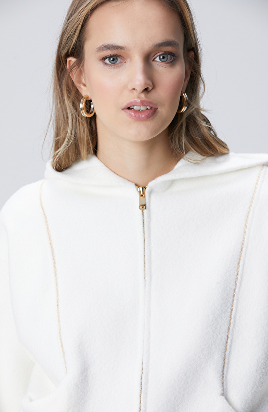 Kırıkbeyaz Yumuşak Dokulu Triko Mont