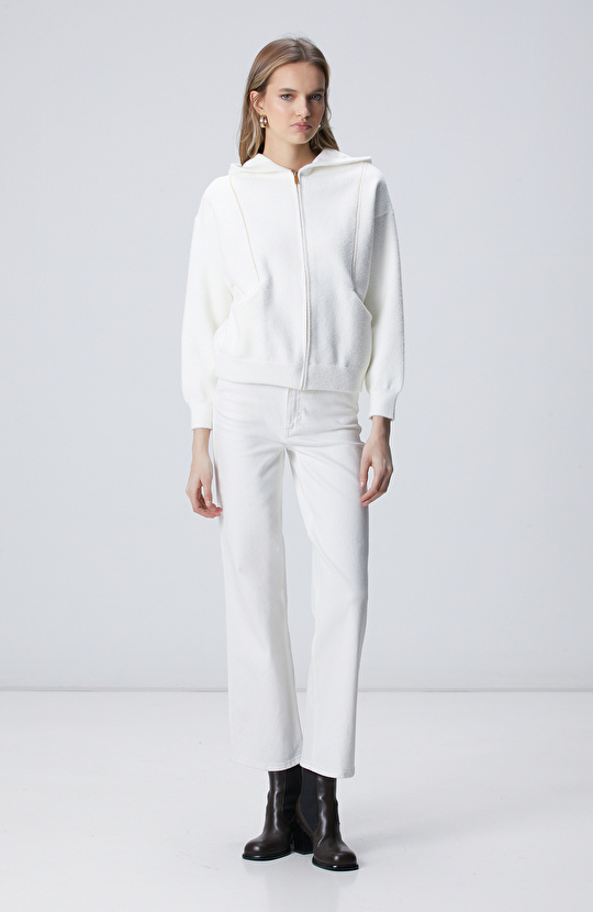 Kırıkbeyaz Yumuşak Dokulu Triko Mont