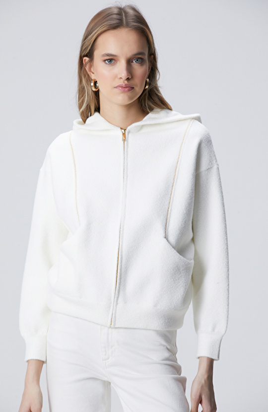 Kırıkbeyaz Yumuşak Dokulu Triko Mont