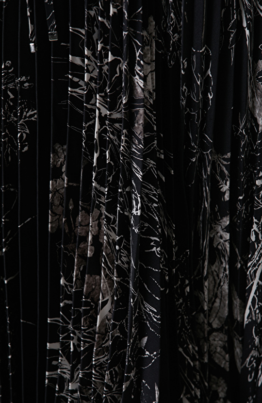 Siyah Kırık Beyaz Midi Etek