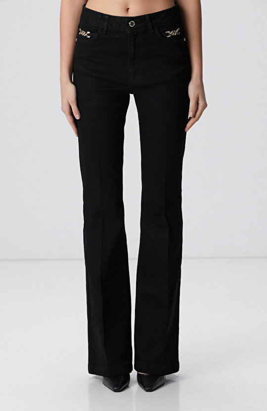 Siyah Aksesuarlı Flare Kalıp Denim Pantolon
