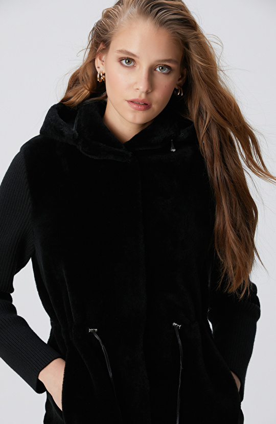 Siyah Kolları Trikolu Deri Kaban