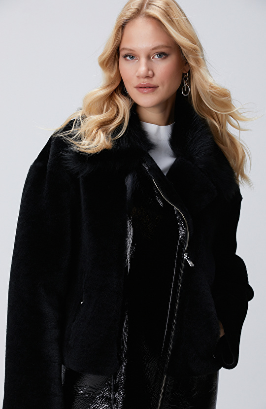 Siyah Deri Yakası Kürklü Kaban