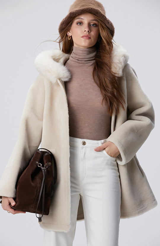 Kırık Beyaz Kapüşon Yaka Deri Kaban