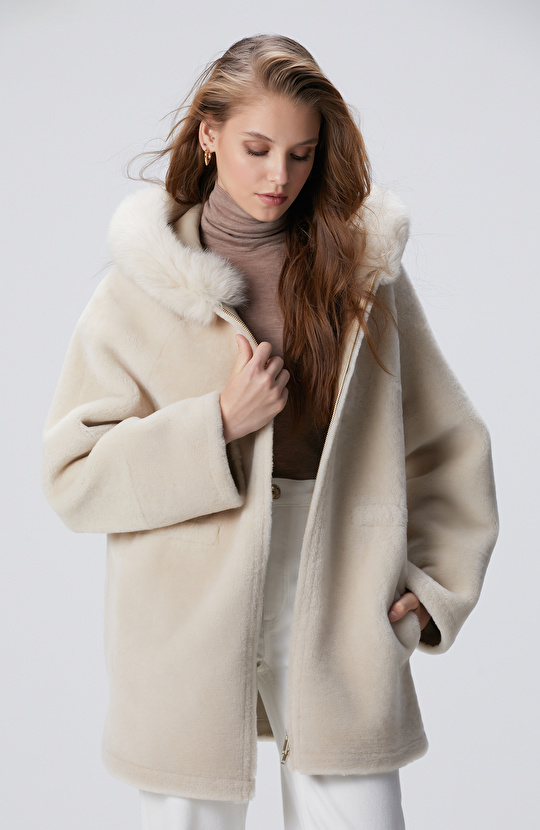 Kırık Beyaz Kapüşon Yaka Deri Kaban