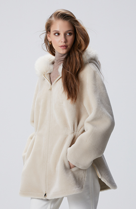 Kırık Beyaz Kapüşon Yaka Deri Kaban