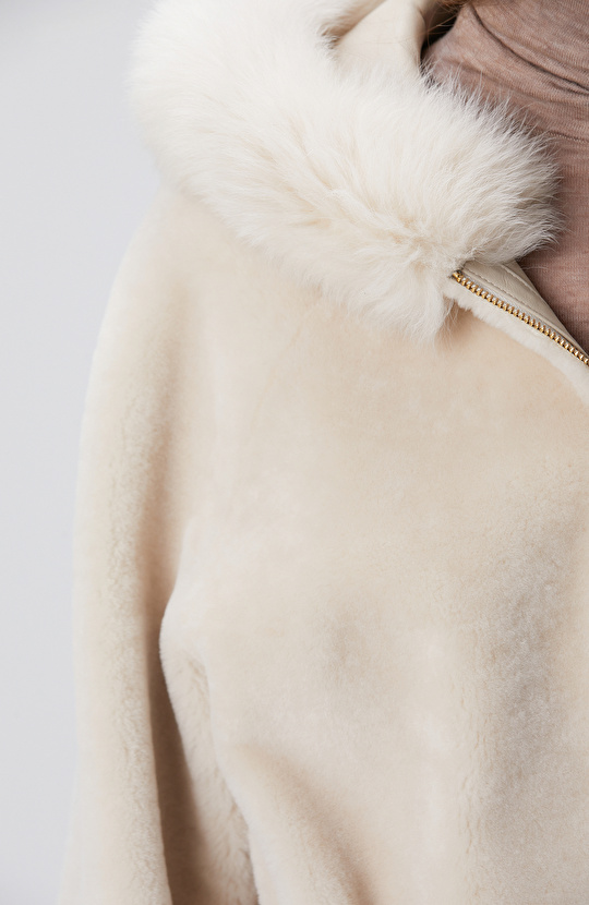 Kırık Beyaz Kapüşon Yaka Deri Kaban