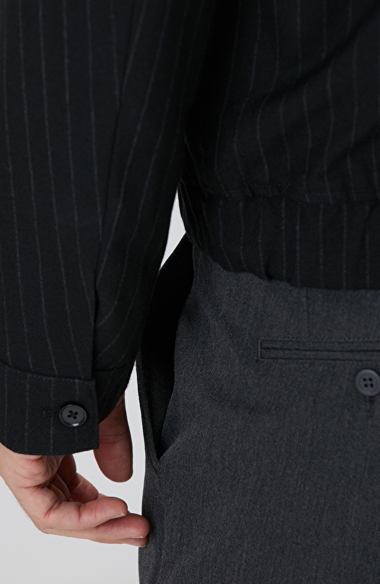 Siyah Çizgili Yün Mont