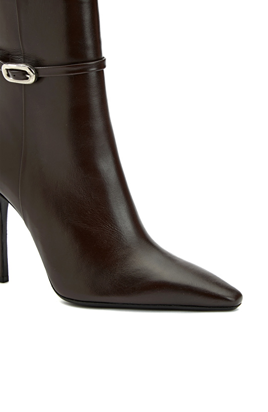 Kahverengi Kadın Toka Detaylı Bot