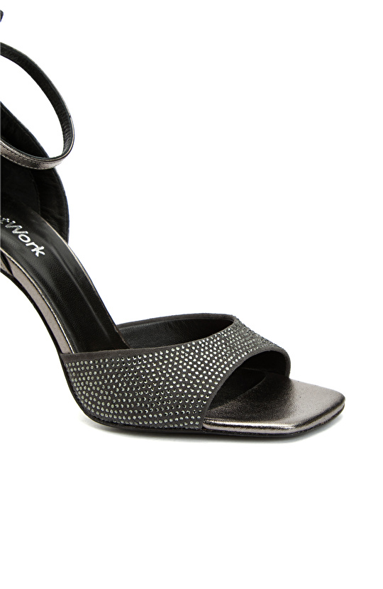 Platin Kadın Deri Sandalet