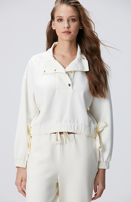 Kırık Beyaz Çıtçıt Detaylı Sweatshirt Kırık Beyaz Çıtçıt Detaylı Sweatshirt