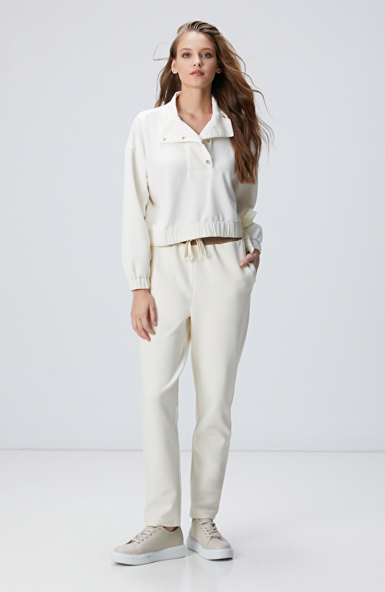 Kırık Beyaz Çıtçıt Detaylı Sweatshirt