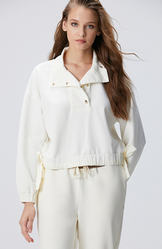 Kırık Beyaz Çıtçıt Detaylı Sweatshirt