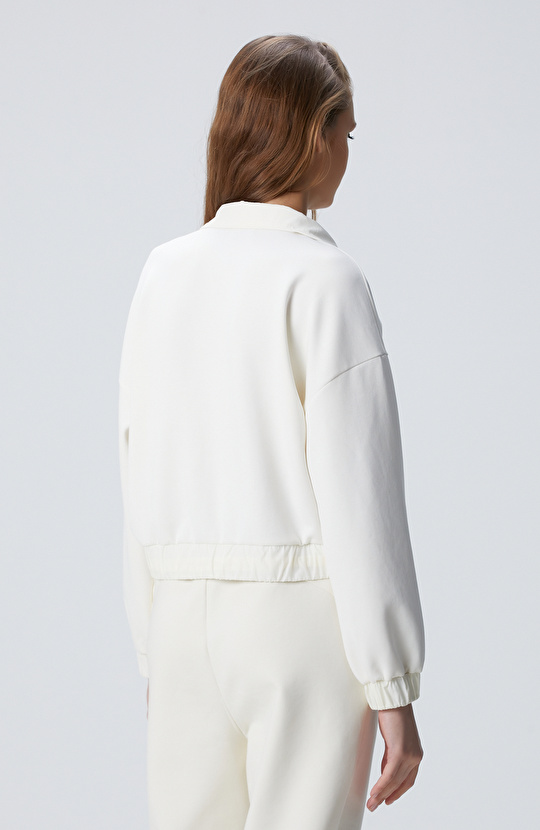 Kırık Beyaz Çıtçıt Detaylı Sweatshirt