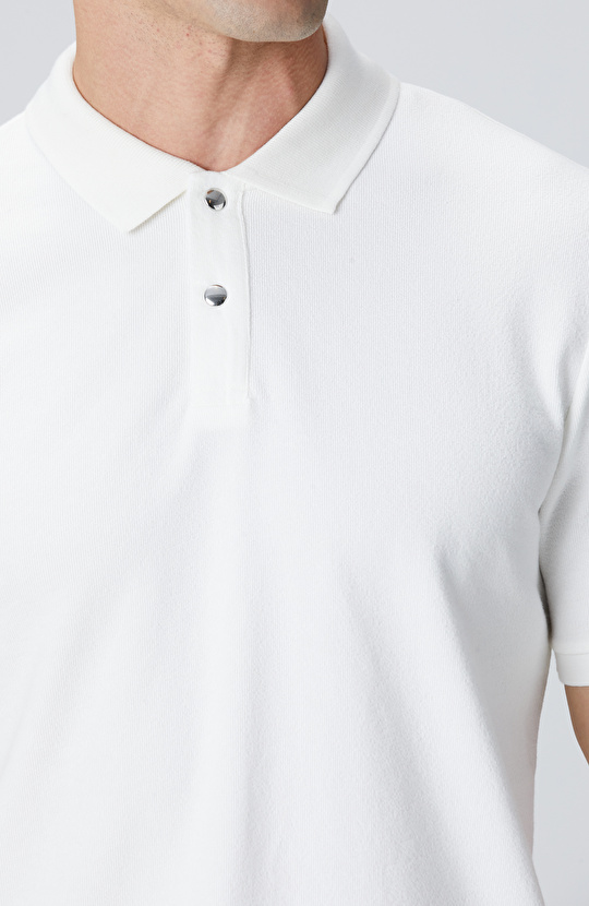 Kırık Beyaz Çıtçıtlı T-shirt