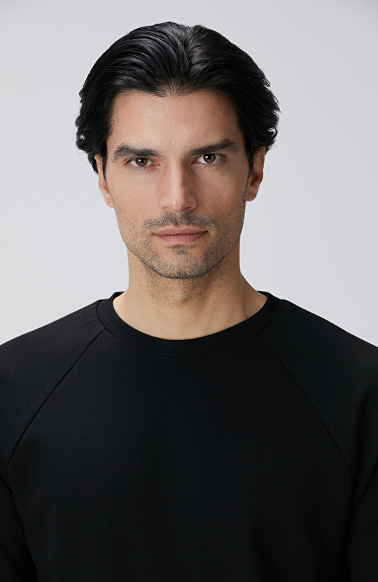 Siyah Bisiklet Yaka Basic Sweatshirt