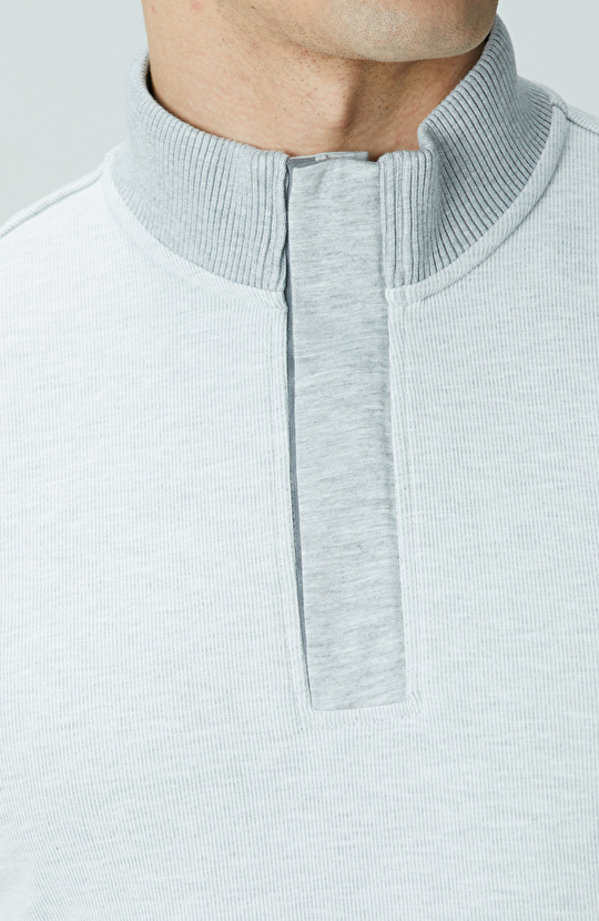Kırık Beyaz Fermuarlı Yaka Garnili Sweatshirt
