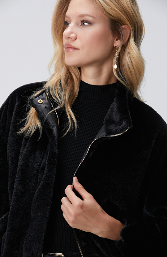 Siyah Cep Detaylı Suni Kürk Mont