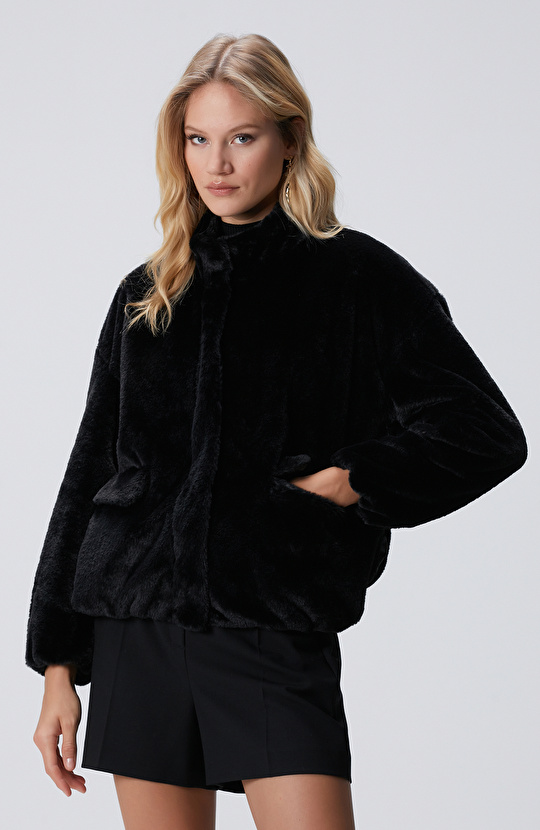 Siyah Cep Detaylı Suni Kürk Mont