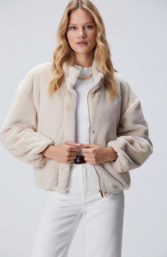 Bej Cep Detaylı Suni Kürk Mont Bej Cep Detaylı Suni Kürk Mont