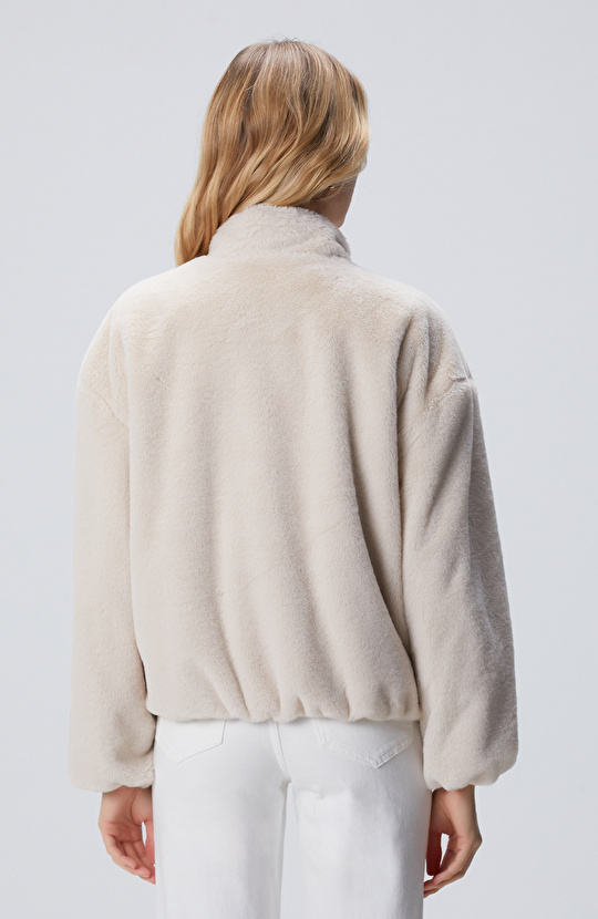 Bej Cep Detaylı Suni Kürk Mont